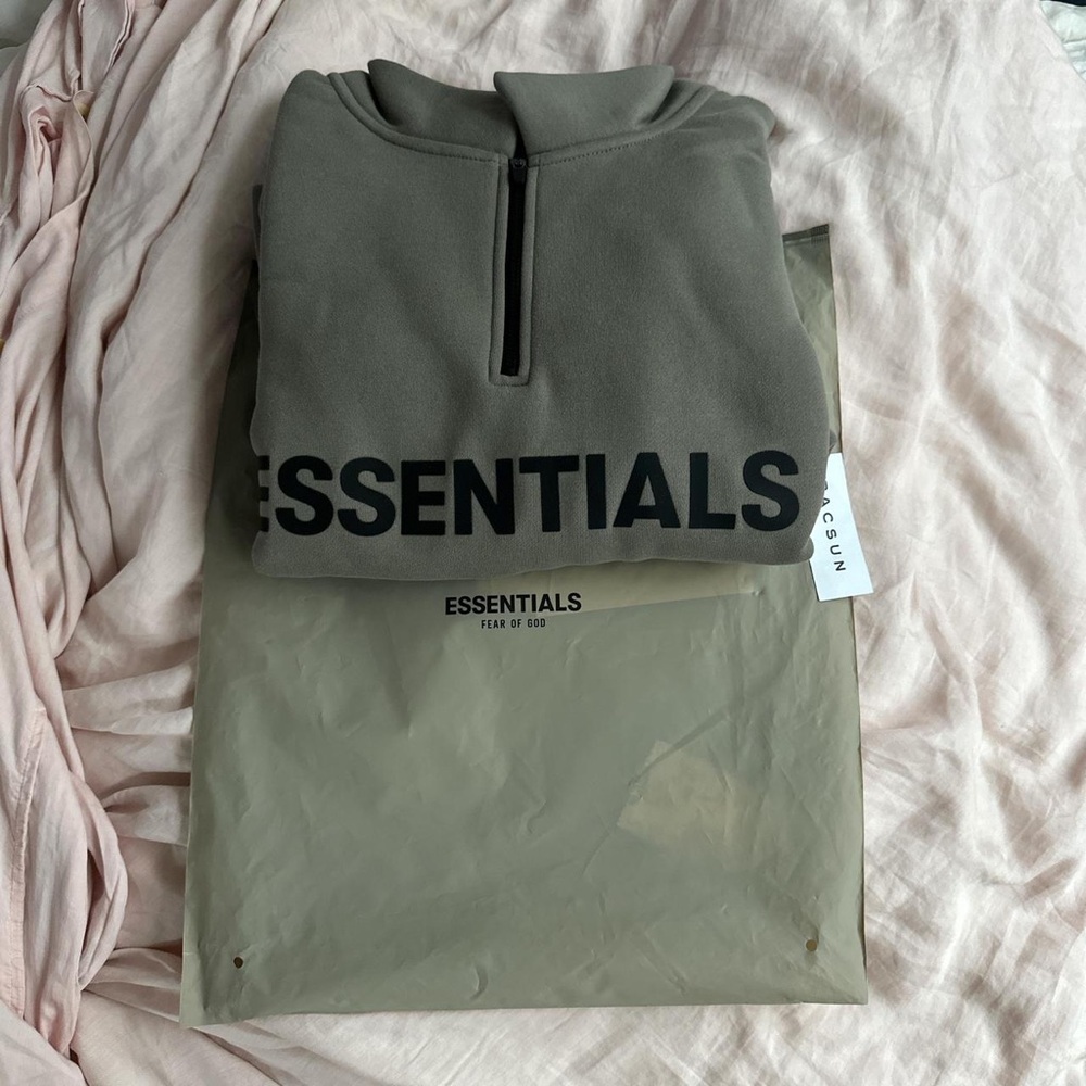 Fear of God Essentials Mockneck Half Zip 'army green’